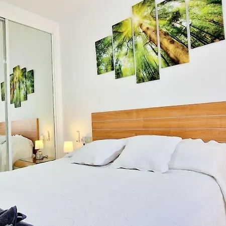 Apartment Vibrant City, 3 Bedroom Beside The